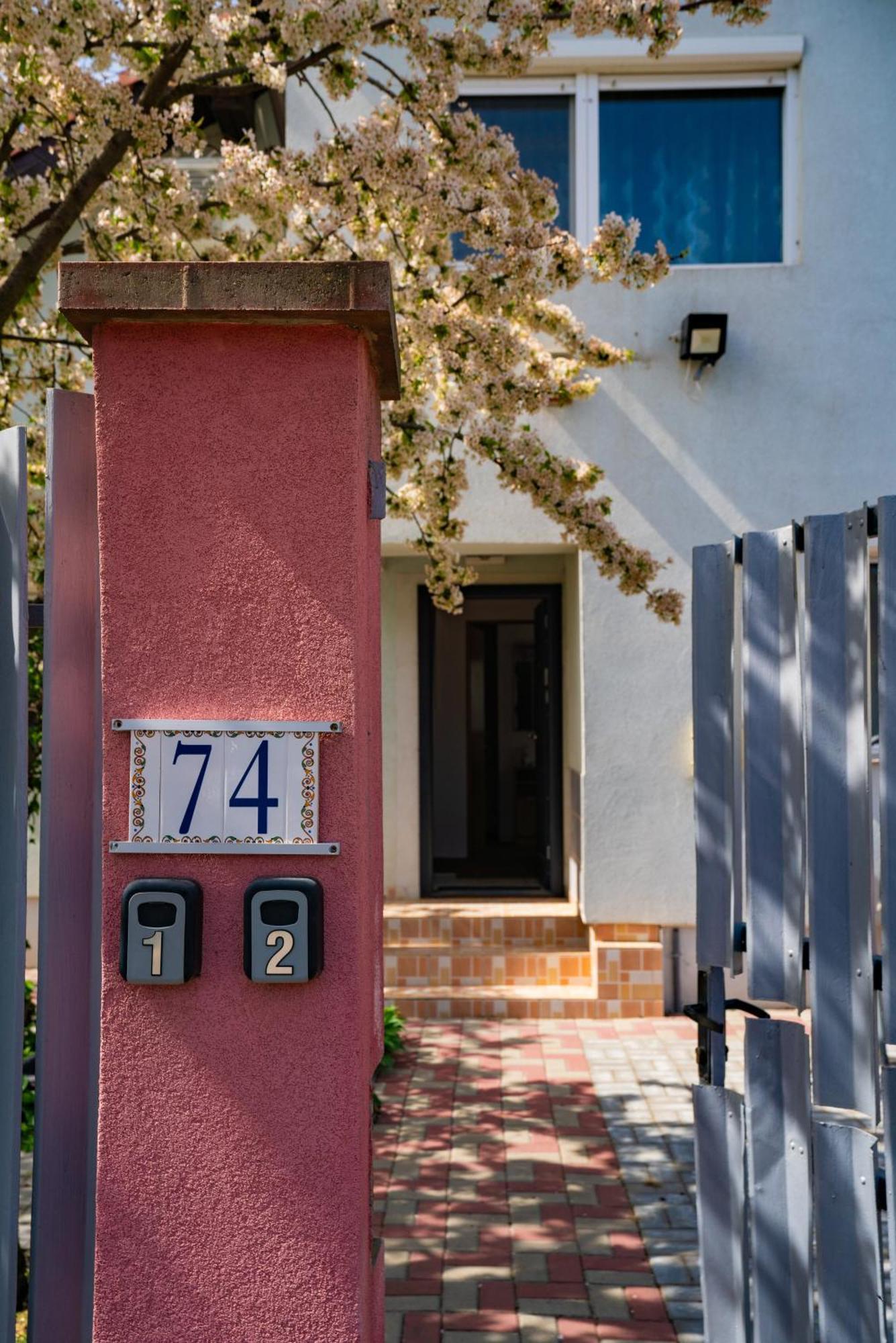 Pitstop Apartments Dumbravita  エクステリア 写真